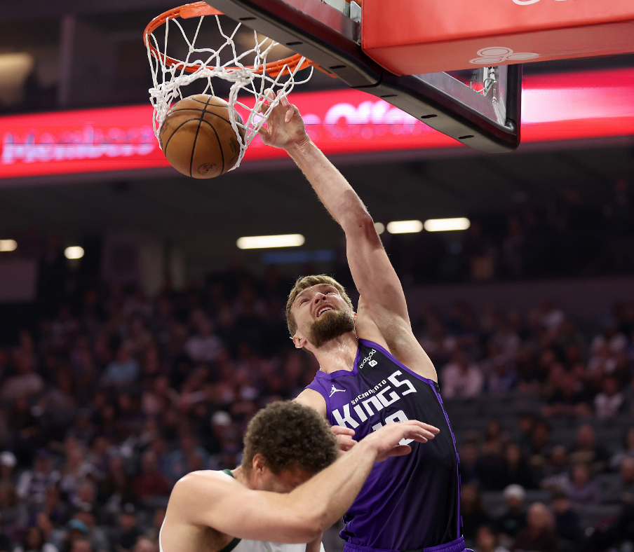 关于雄鹿球员公开质疑裁判判罚尺度，引争议，文化一点她的.的信息